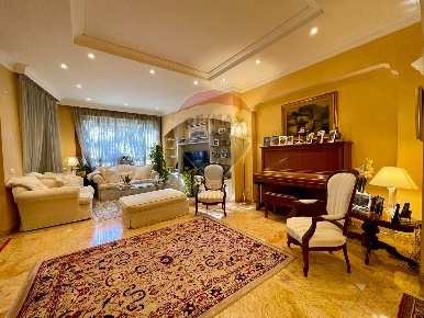 Foto Appartamento a Roma Eur di 180 m² con 6 locali in vendita