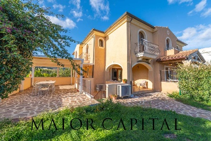 Foto Villa bifamiliare in Viale Pittulongu, Olbia Pittulongu di 200 m²