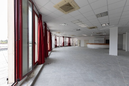 Foto Locale commerciale in Via Brescia, Gottolengo Centro di 1243 m²