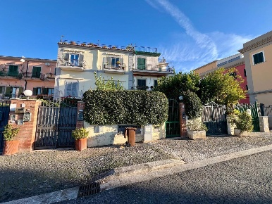 Foto Appartamento in gerolomini, Pozzuoli Lungomare di 94 m² con 3 locali