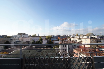 Foto Appartamento in Viale Garibaldi, Venezia Mestre di 130 m² con 5 locali