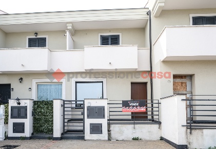 Foto Villa a schiera in Via Rio Rosso snc, Milazzo Ponente di 158 m²