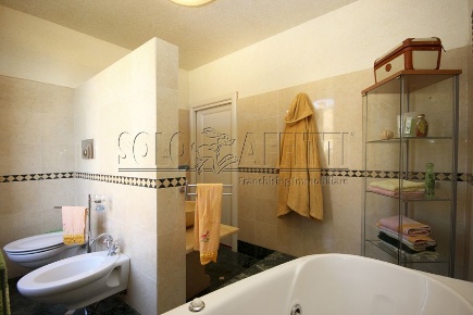 Foto Villa unifamiliare in Strada di Monastero, Siena di 227 m² in affitto