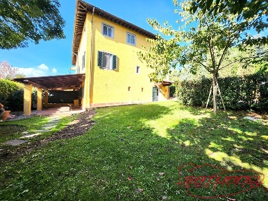 Foto Appartamento a Lucca La Maulina - Morianese di 185 m² con 6 locali