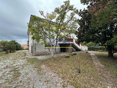 Foto Villa unifamiliare a San Giuliano Terme di 170 m² con 4 locali