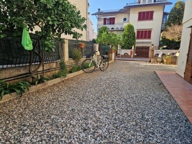 Foto Villa unifamiliare a Rosignano Marittimo Vada di 80 m² con 4 locali