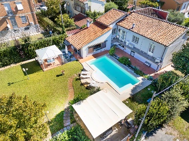 Foto Villa unifamiliare a Vicopisano Uliveto Terme di 230 m² con 7 locali