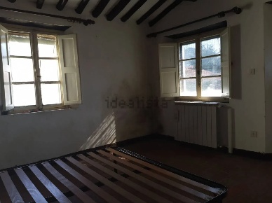 Foto Casa indipendente a Buti Centro di 120 m² con 8 locali in vendita