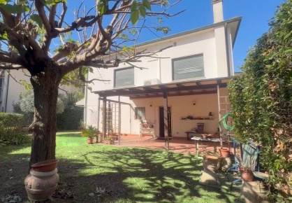 Foto Villa unifamiliare a Pontedera Villaggi, Bellaria di 238 m² in vendita