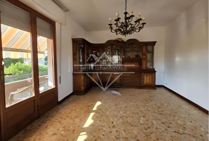 Foto Appartamento a Massa Castagnola di 140 m² con 6 locali in vendita