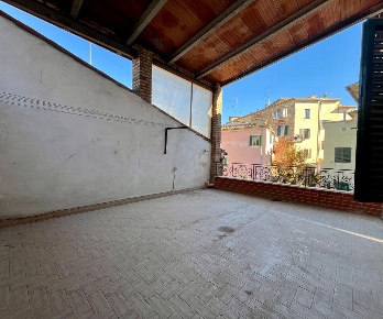Foto Appartamento a Asciano Centro di 70 m² con 5 locali in vendita
