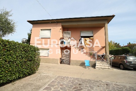Foto Villa unifamiliare a Lucca San Filippo di 230 m² con 10 locali