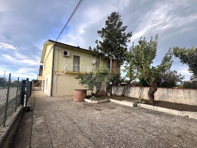 Foto Casa indipendente in Via San Lorenzo, Vasto di 80 m² con 4 locali