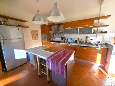 Foto Appartamento a Massa Centro di 120 m² con 4 locali in vendita