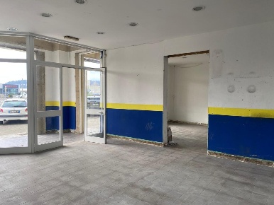 Foto Locale commerciale a Sarzana Trinità, Battifollo di 122 m² in vendita