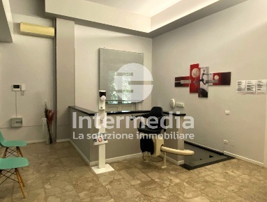 Foto Ufficio in Via Camillo Benso Conte di Cavour 1, Verolanuova di 250 m²