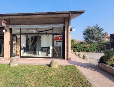 Foto Locale commerciale in via IV Novembre 268, Borgosatollo Centro