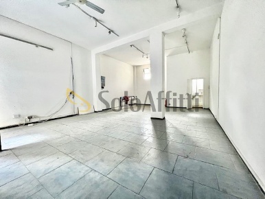 Foto Locale commerciale in Via Giuseppe Pisanelli 18, Bari San Pasquale