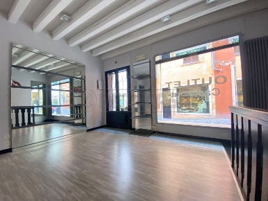 Foto Locale commerciale a Bassano del Grappa Centro di 45 m² con 2 locali