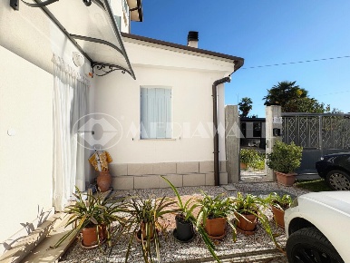 Foto Villa bifamiliare a Casarsa della Delizia Centro di 120 m² in vendita