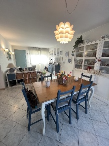 Foto Case semi ndipendenti a Camaiore di 156 m² con 9 locali in vendita