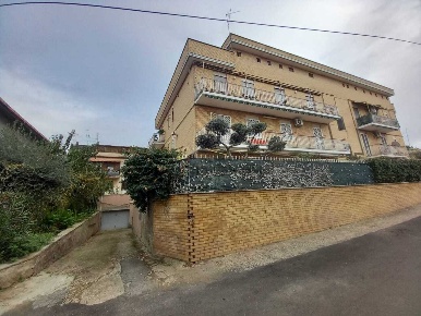 Foto Posti auto in Via Calabria 10, Tivoli Villa Adriana, Villaggio Adriano