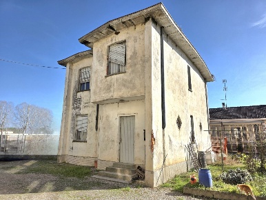 Foto Villa singola in Via Oberdan snc, Tornaco Centro di 120 m² in vendita