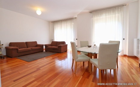 Foto Appartamento in Corso Umberto 69, Taranto Borgo di 138 m² con 4 locali