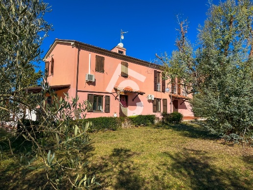 casa indipendente in vendita a Jesi