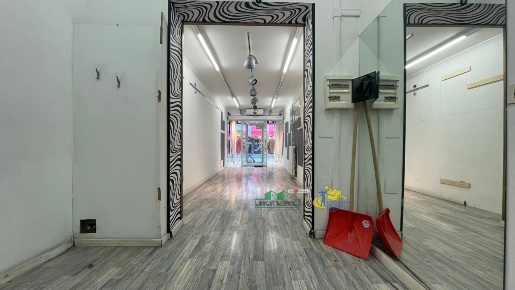 Foto Locale commerciale in Strada Garibaldi, Parma Centro Storico di 120 m²