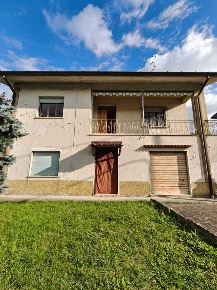 Foto Villa singola a Aulla di 140 m² con 6 locali in vendita