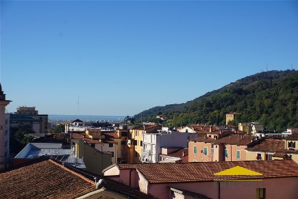 Foto Appartamento a Carrara Centro di 110 m² con 5 locali in vendita