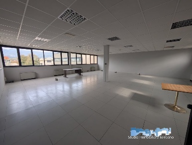 Foto Ufficio a Ivrea di 115 m² con 1 locali in affitto