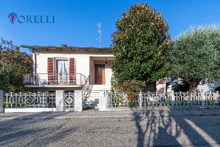 Foto Casa indipendente a Ravenna di 261 m² con 5 locali in vendita