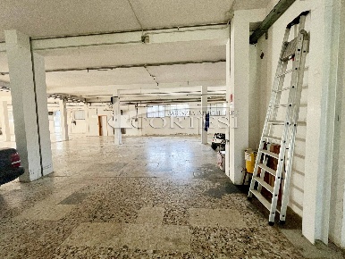 Foto Locale commerciale in VIA DELL'INTOPPO 5, Anghiari di 600 m²