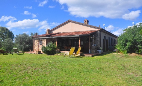 Foto Rustico a Rosignano Marittimo Castiglioncello di 270 m² con 10 locali