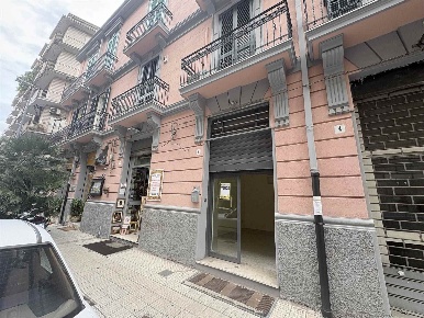 Foto Negozio in VIA XXIV MAGGIO 6, Messina Centro Storico di 33 m²
