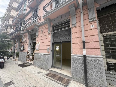 Foto Negozio in VIA XXIV MAGGIO 6, Messina Centro Storico di 33 m²