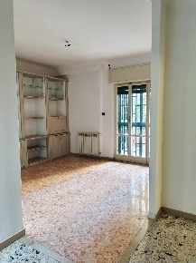 Foto Ufficio a Pozzuoli Porto di 80 m² con 4 locali in affitto