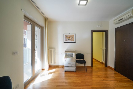 Foto Ufficio in Via Traiana  9, Bitonto Centro di 80 m² con 3 locali