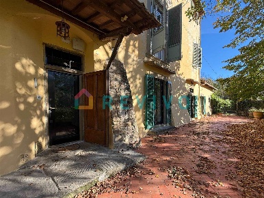 Foto Appartamento a Firenze Serpiolle di 230 m² con 7 locali in vendita