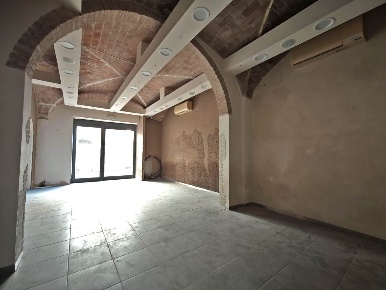 Foto Negozio a Cecina Cecina Centro di 60 m² con 1 locali in affitto