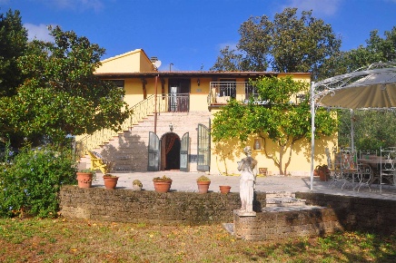 Foto Rustico in Via Aia Vecchia, Castellina Marittima di 310 m² in vendita