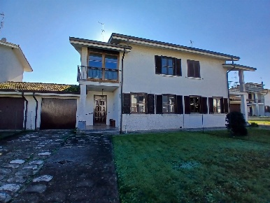 Foto Villa unifamiliare a Mortara Centro di 130 m² con 4 locali in vendita