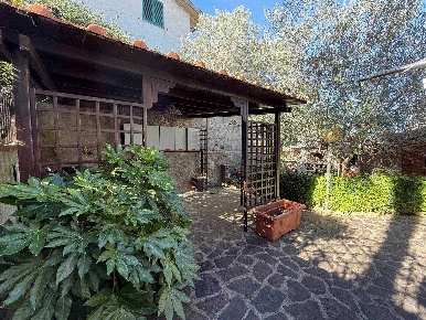 Foto Appartamento in Via Del Giglio  58, Montescudaio di 140 m² in vendita