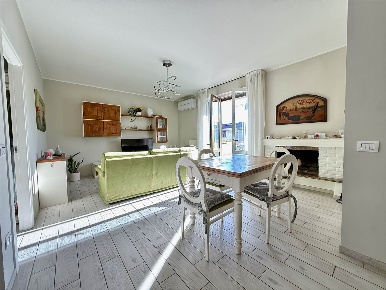 Foto Appartamento a Prato La Querce di 195 m² con 7 locali in vendita