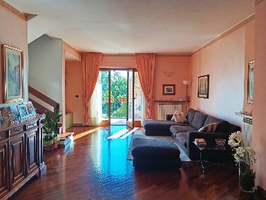 Foto Villa a schiera a San Gemini Centro di 90 m² con 7 locali in vendita
