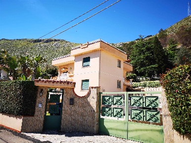 Foto Appartamento in Via Lewis Carrol, Palermo Cardillo di 200 m²