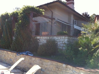 Foto Villa unifamiliare a Quarrata Lucciano di 480 m² con 8 locali