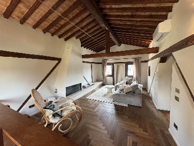Foto Appartamento a Firenze Rovezzano di 200 m² con 7 locali in affitto